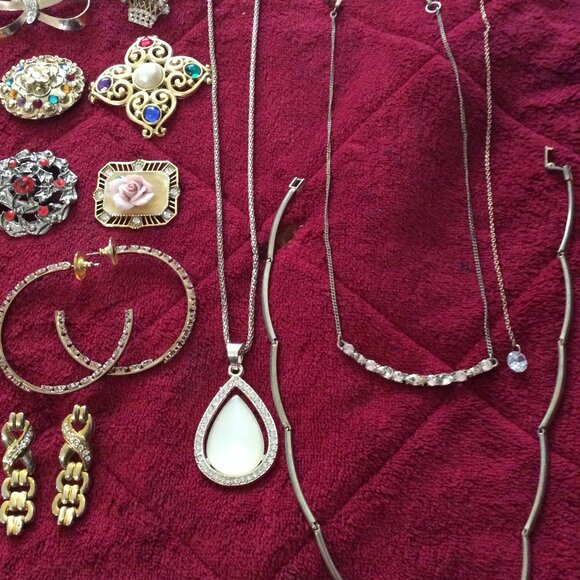 43 Piece Lot of Retro & Vintage Rhinestone Jewelry for the Collector - Picture 5 of 11